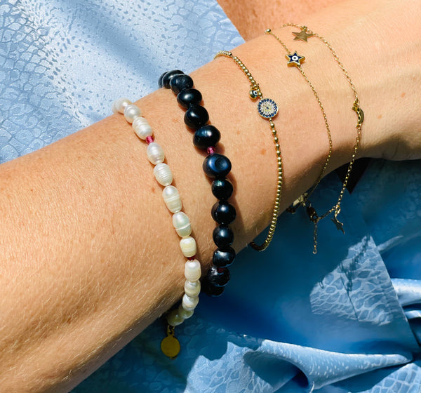Freshwater pearl and black pearl bracelets on model