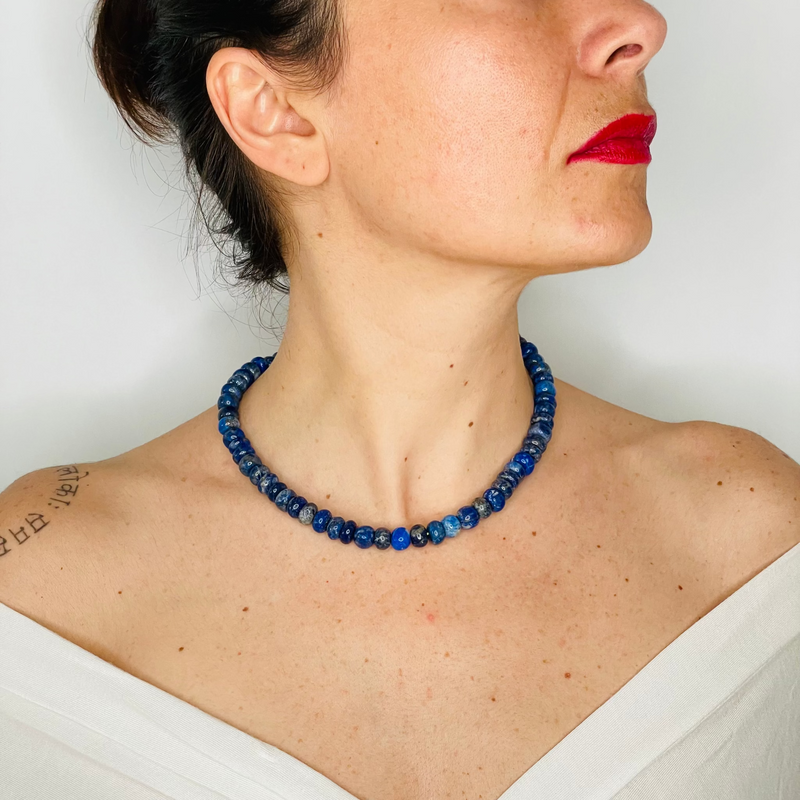 Beaded lapis lazuli necklace on model2
