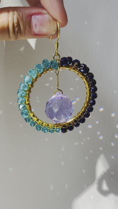 Video of single Magnetic Earring creating sparkles on the wall