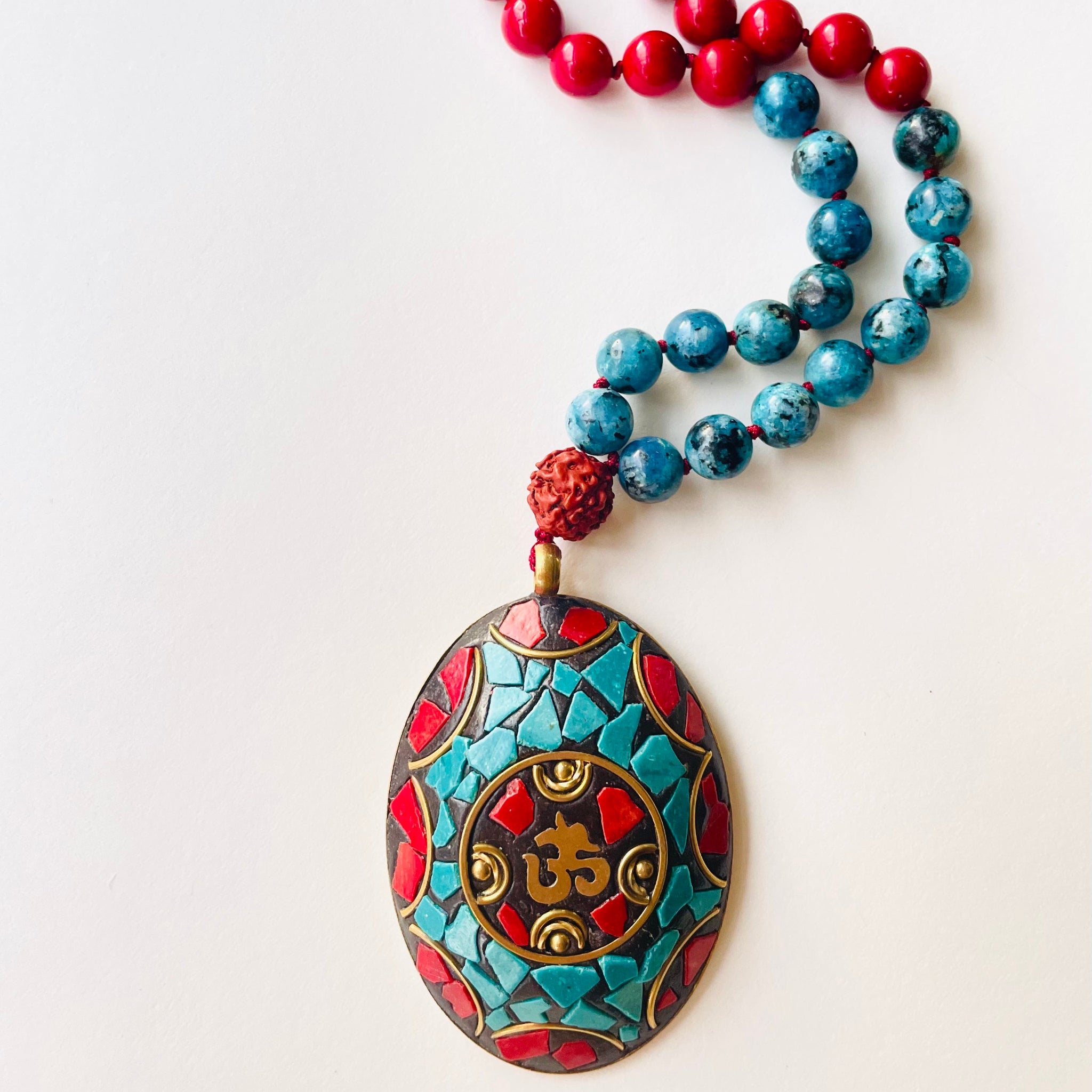 Divination_Necklace pendant closeup